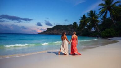 Um casal de mãos dadas em uma praia tropical ao pôr do sol, com malas de viagem ao lado, simbolizando o início de sua lua de mel.