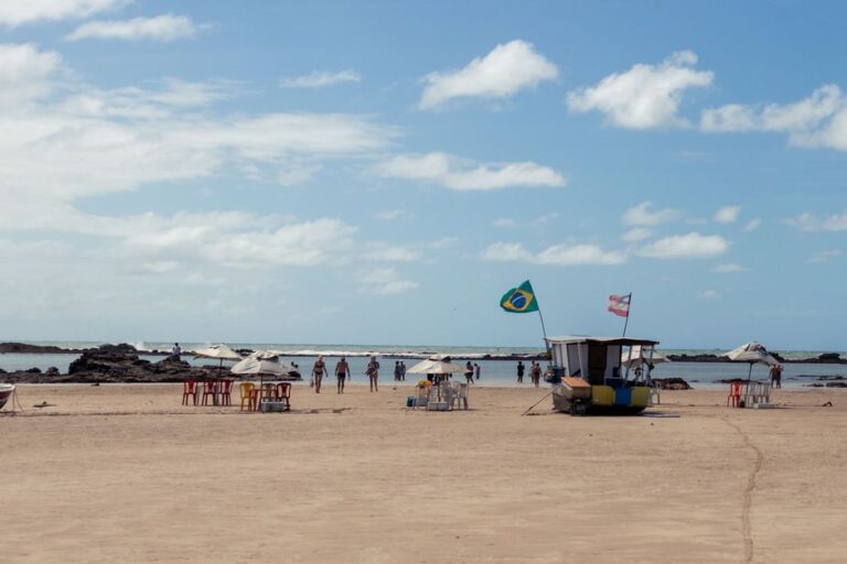 7 Praias Secretas e Paradisíacas no Brasil Que Você Precisa Conhecer Neste Verão